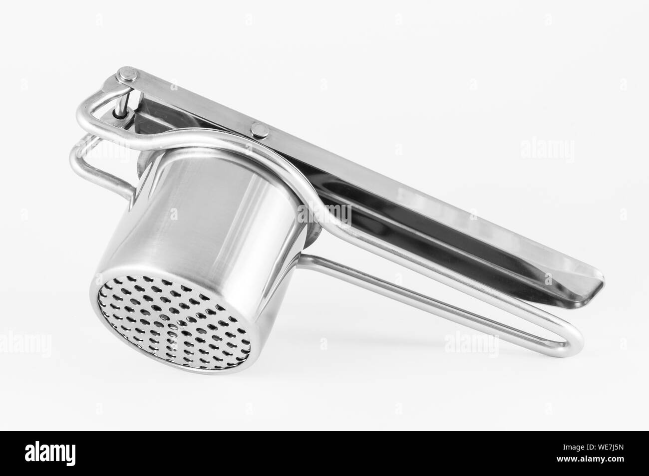 Close-up de Extractor de Jugos metálico contra el fondo blanco Fotografía  de stock - Alamy