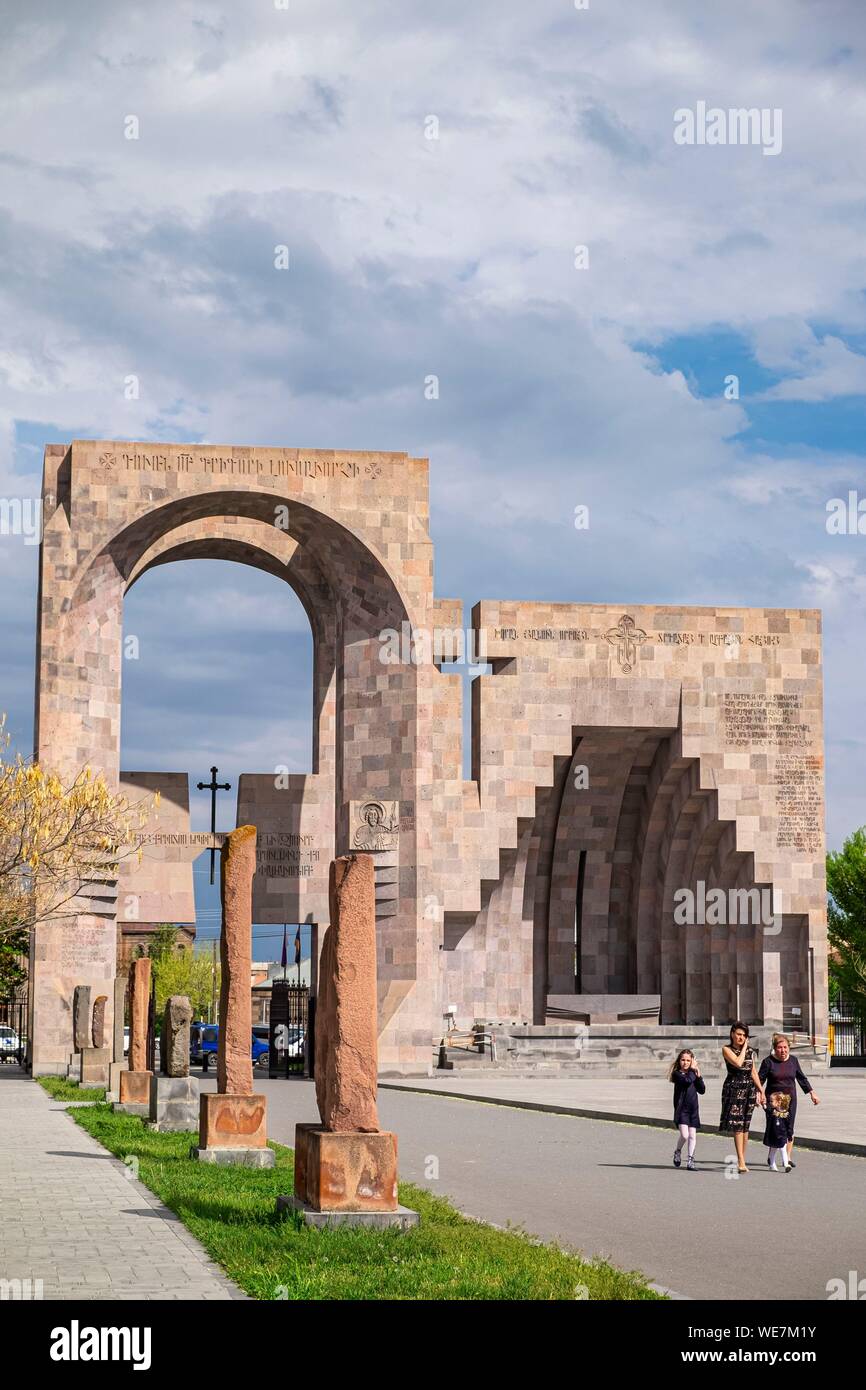 Armenia, Armavir región Echmiadzin, complejo religioso de Echmiadzin listados como Patrimonio Mundial por la UNESCO, la entrada Foto de stock
