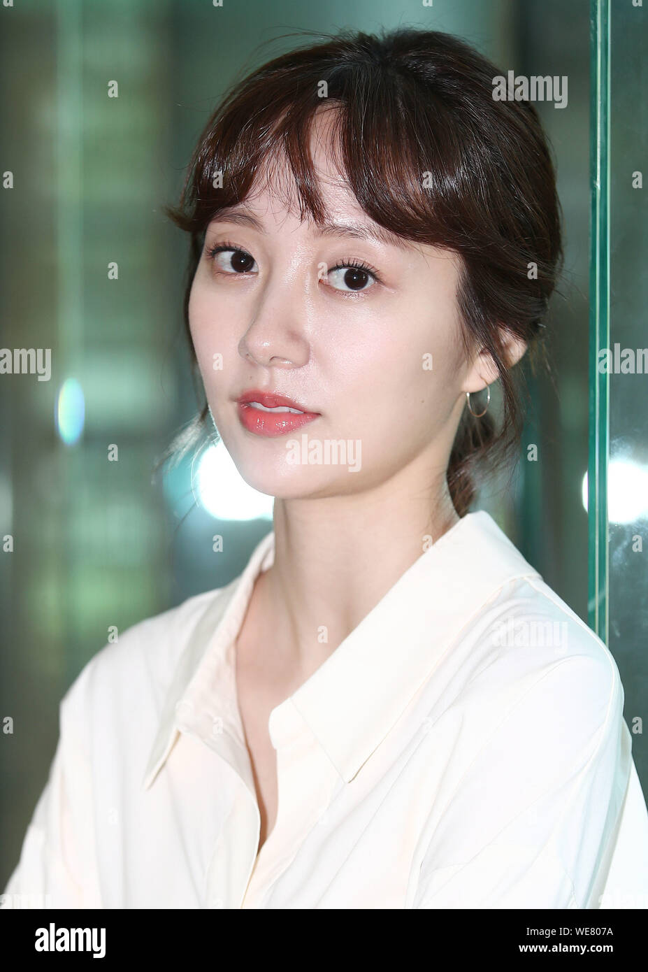 30 Aug, 2019. S. actriz coreana Park Joo-hee actriz surcoreano Park Joo-hee,  quien protagonizó 'guardián', un thriller policial en el canal del cable  OCN, posa para una foto antes de una entrevista