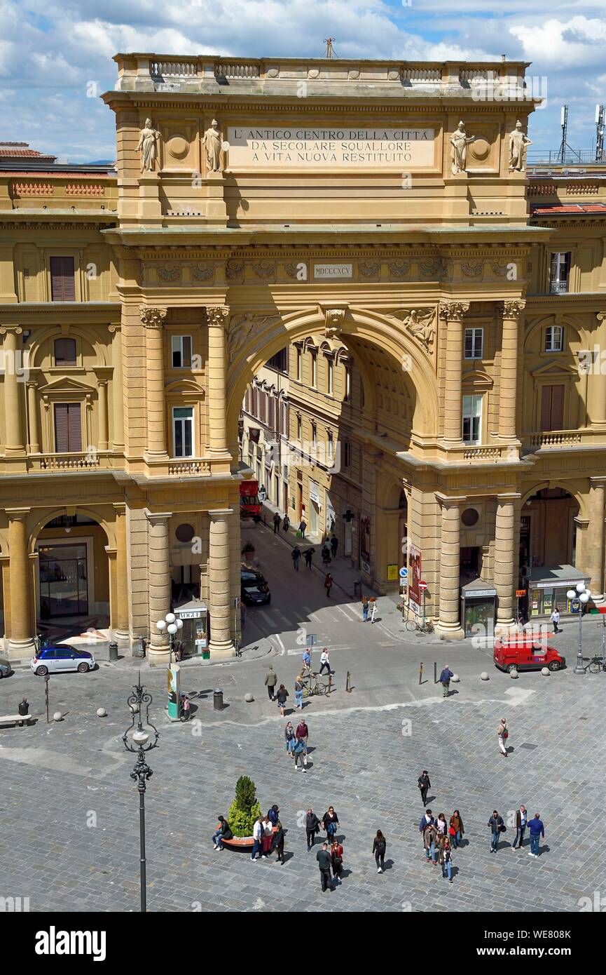 Italia, Toscana, Florencia, catalogado como Patrimonio Mundial por la UNESCO, la piazza della Repubblica. Foto de stock