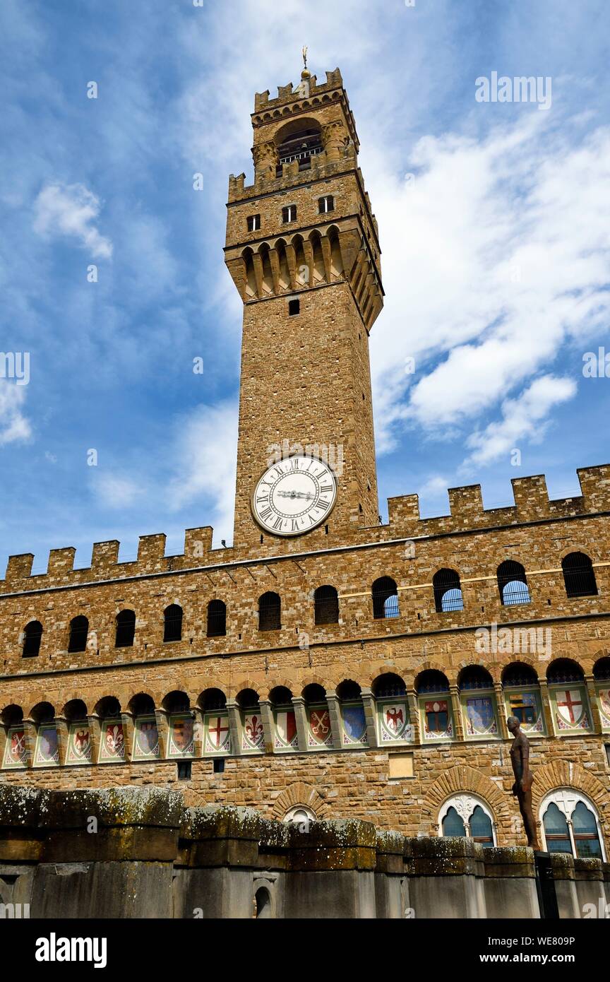 Italia, Toscana, Florencia, catalogado como Patrimonio Mundial por la UNESCO, el Palazzo Vecchio visto desde la terraza de la Galleria degli Uffizi Foto de stock