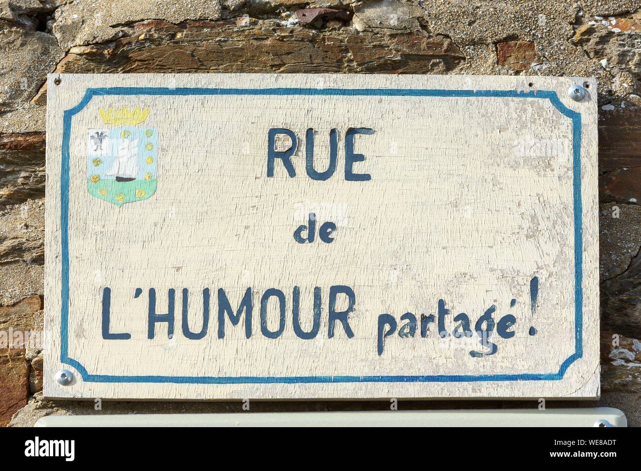 Francia, Ille et Vilaine, Côte d'Emeraude, Cancale, placa de la calle Foto de stock