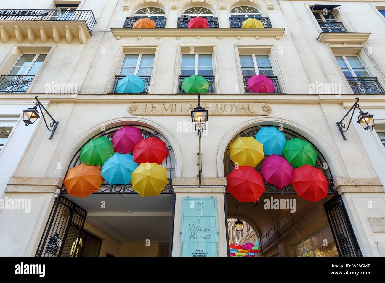 Francia, Paris, la Villa Royal citar Berryer Rue Royale, ubicado cerca de  la Place de la Concorde y de la Place de la Madeleine, la fachada y el  paraguas, el paraguas Sky