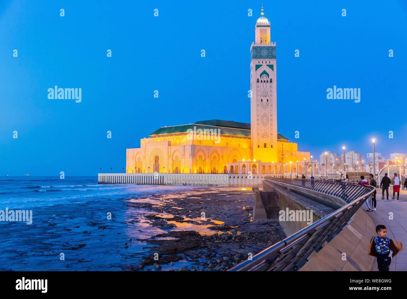 Marruecos, en Casablanca, en la explanada de la mezquita de Hassan II Foto de stock