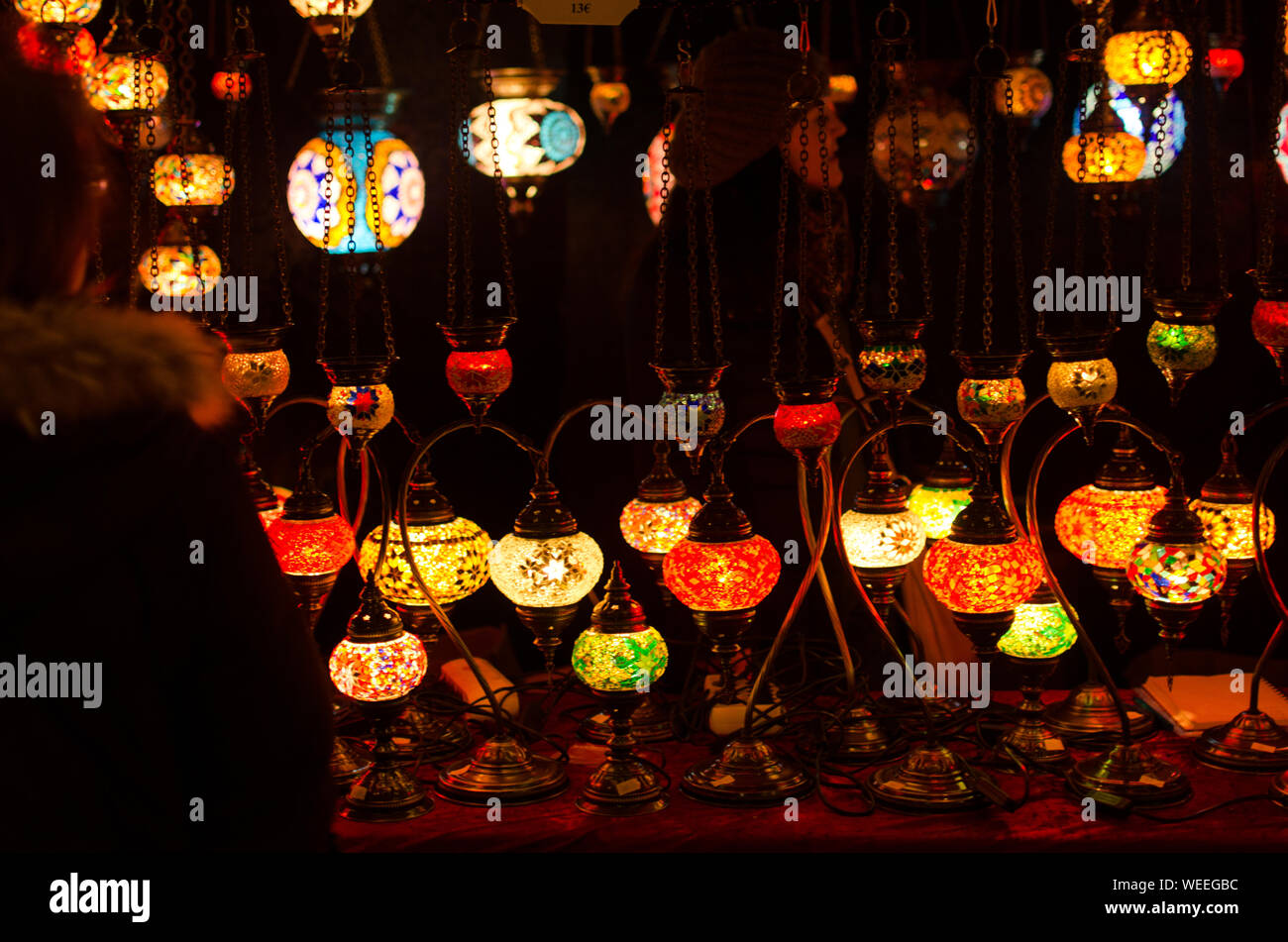 Encendido lámparas antiguas para la venta Fotografía de stock - Alamy