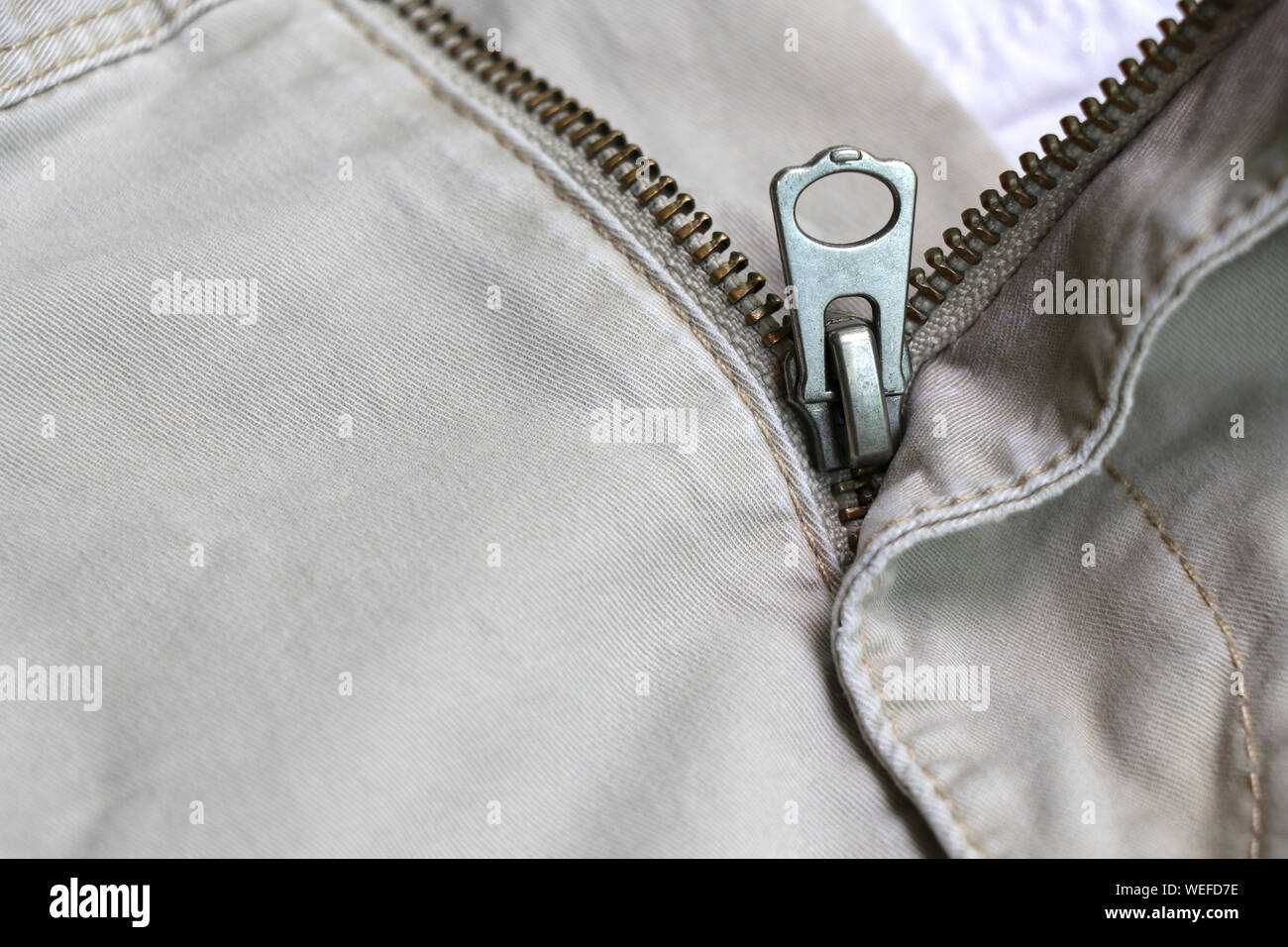 ✓ OUTFIT PANTALON BEIGE, como combinar, LOOK, verano 【 2022 】