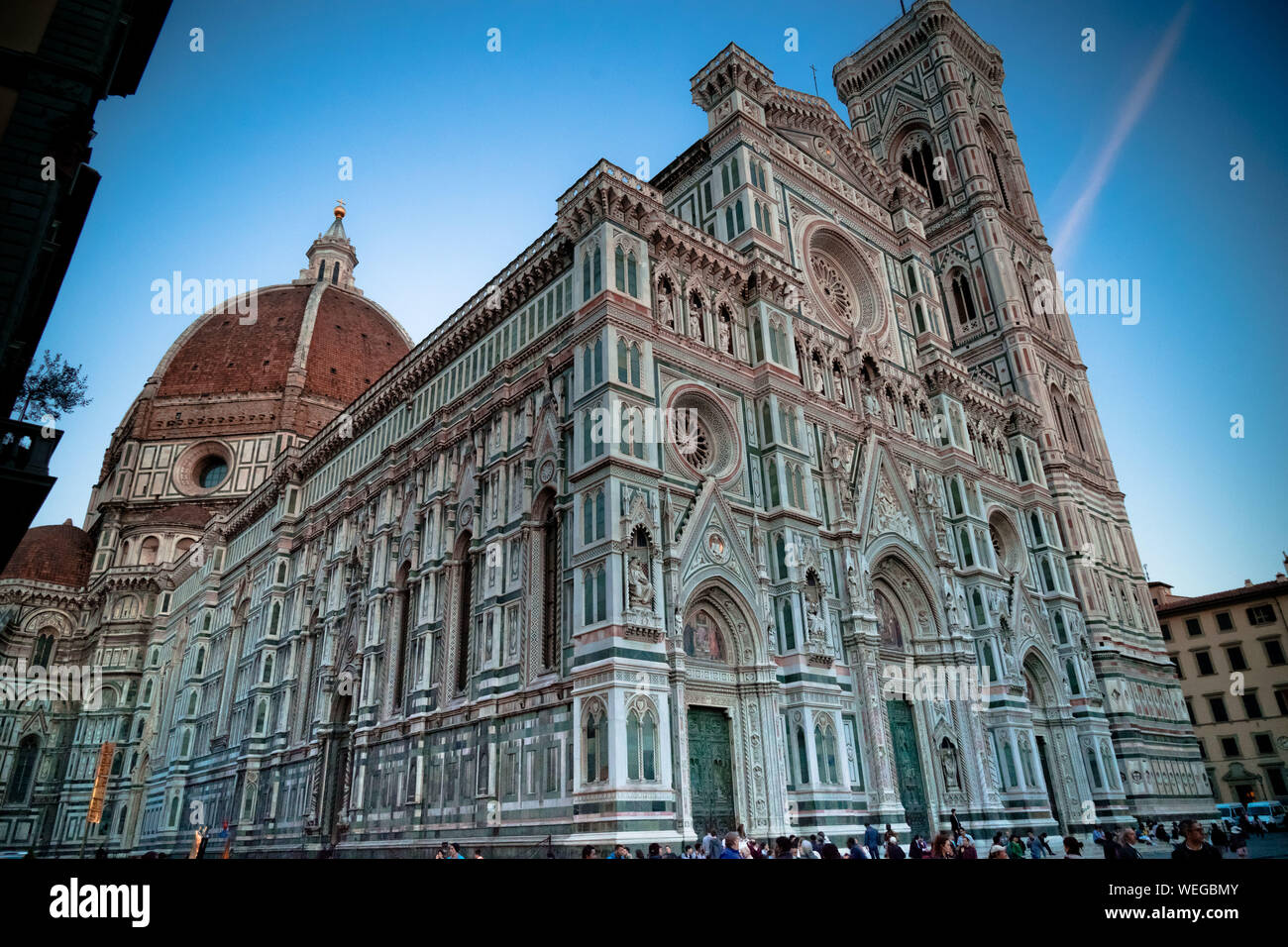 Ángulo de visión baja de la Catedral de Florencia Foto de stock