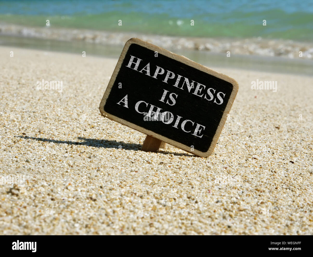 La placa con la inscripción de la felicidad es una elección. Foto de stock