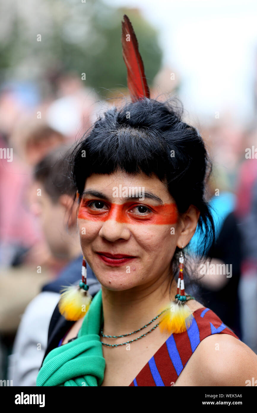Manchester, Reino Unido. El 30 de agosto, 2019. Veronica Castro Mexicana se une al cambio climático los manifestantes que ocupan Deansgate, una de las principales carreteras a través de la ciudad. La rebelión del Norte encuentro ha sido facilitado por la policía de Manchester y durará hasta el lunes. La extinción rebelión manifestantes son la toma de conciencia de los daños que ha causado al planeta por el cambio climático. Deansgate, Manchester, Reino Unido. Crédito: Barbara Cook/Alamy Live News Foto de stock