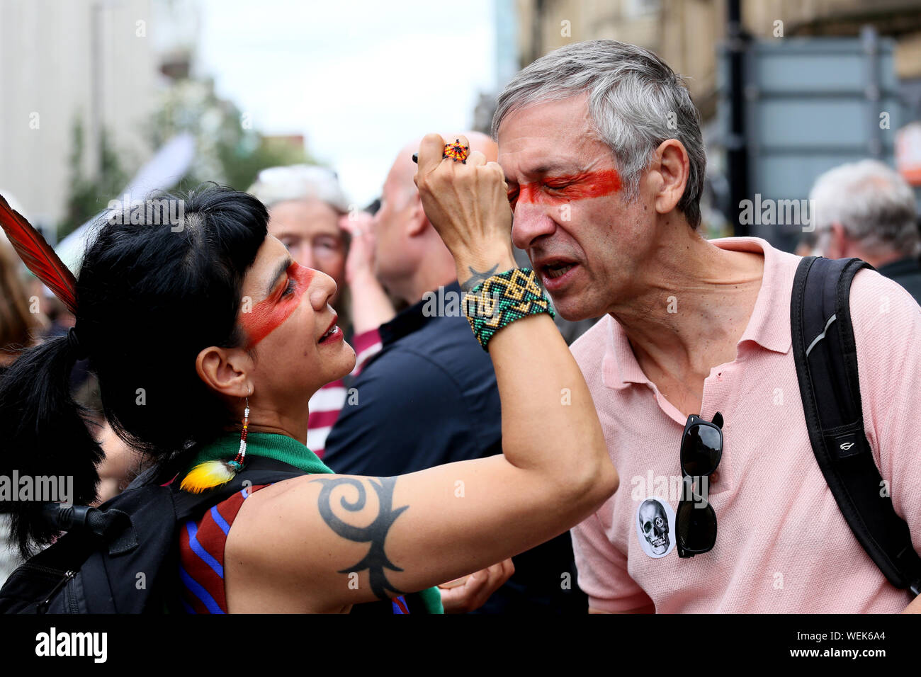 Manchester, Reino Unido. El 30 de agosto, 2019. Cambio climático los manifestantes han ocupado Deansgate, una de las principales carreteras a través de la ciudad. La rebelión del Norte encuentro ha sido facilitado por la policía de Manchester y durará hasta el lunes. La extinción rebelión manifestantes son la toma de conciencia de los daños que ha causado al planeta por el cambio climático. Deansgate, Manchester, Reino Unido. Crédito: Barbara Cook/Alamy Live News Foto de stock
