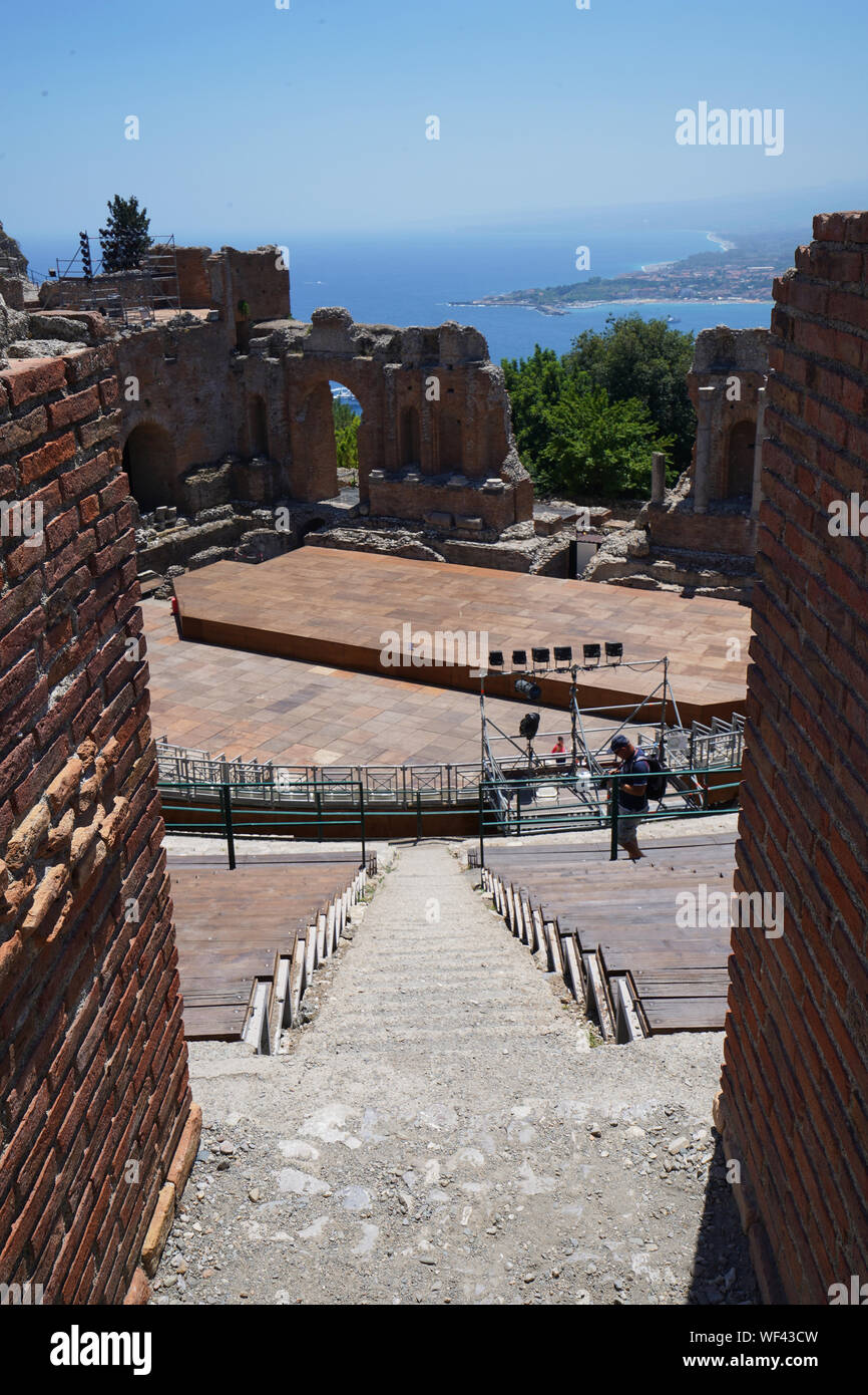 El teatro griego de Taormina, Sicilia, Italia Foto de stock