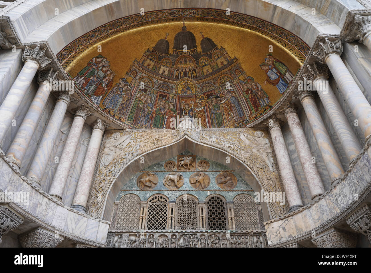 Mosaico exterior, Basilica di San Marco (Basílica de San Marcos), Venecia, Véneto, Italia Foto de stock