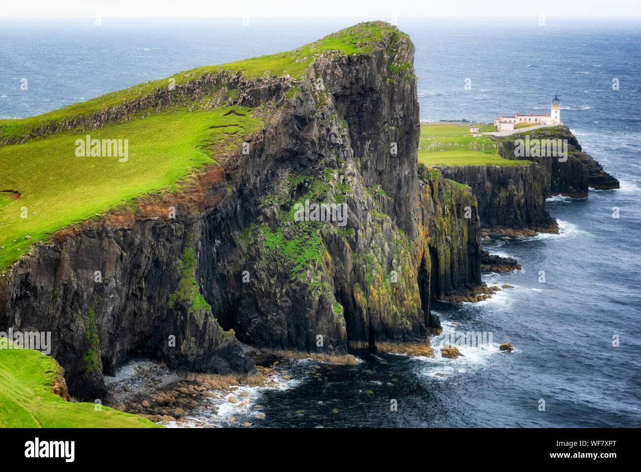 Neist point faro en la Isla de Skye. Escocia, Reino Unido Foto de stock