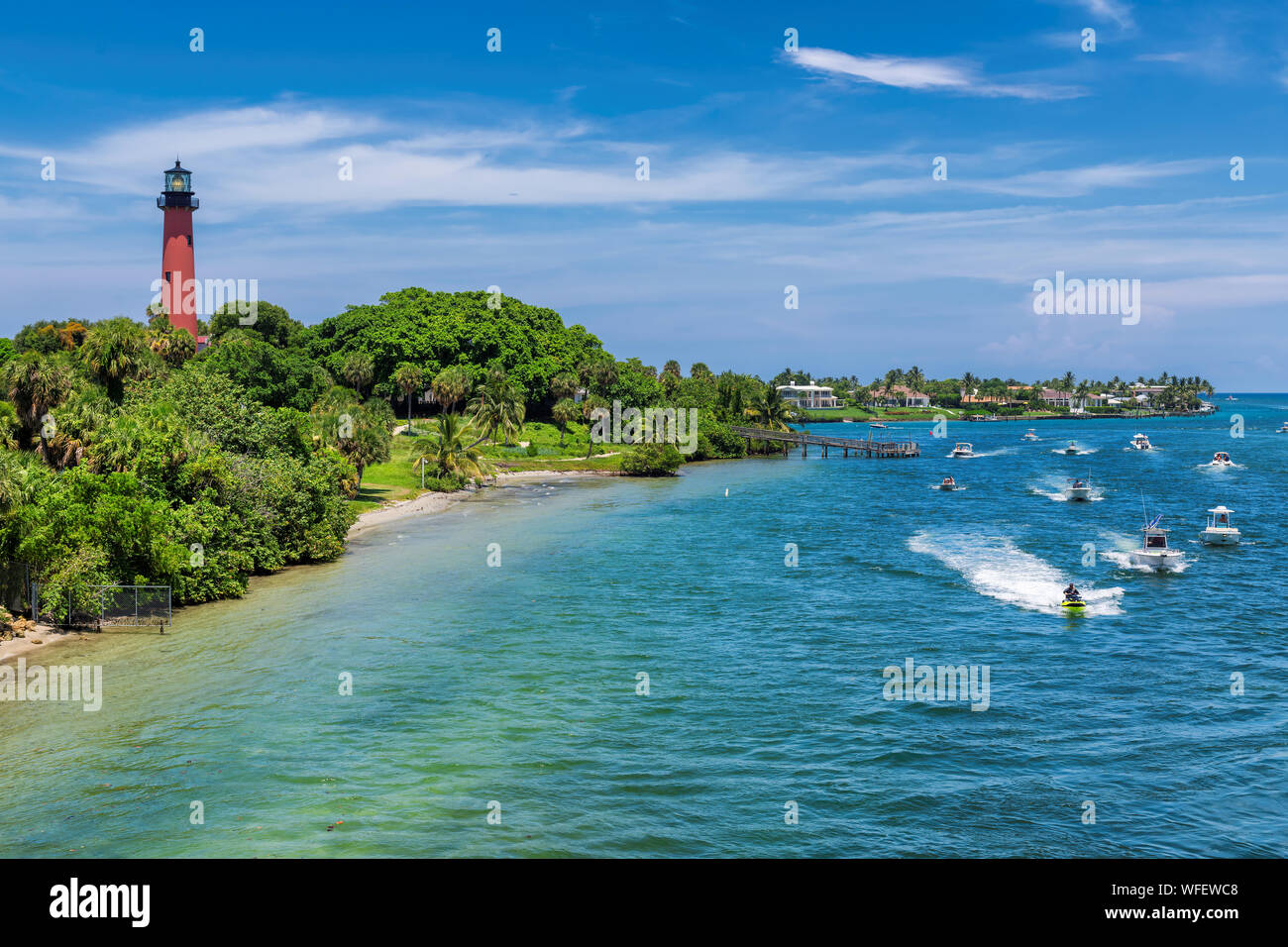 Hermosa vista del West Palm Beach County y el faro de Júpiter en un día soleado de verano, Florida Foto de stock