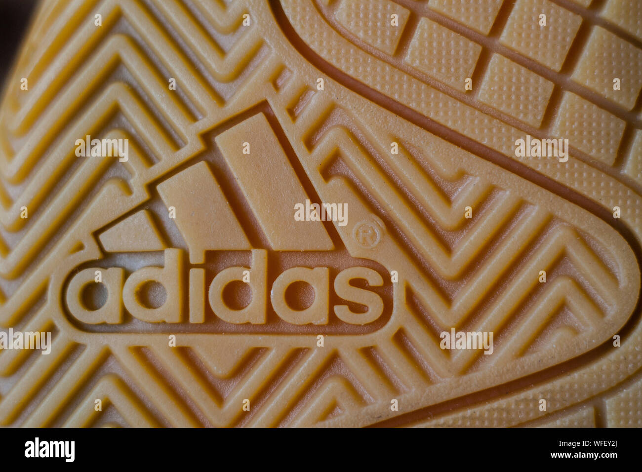 Signo adidas fotografías e imágenes de alta resolución - Alamy