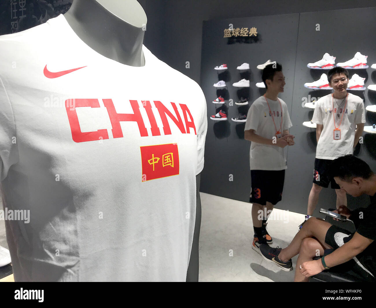Tienda china en una tienda de Nike en un centro comercial internacional en  Beijing el sábado, 31 de agosto de 2019. El Presidente de Estados Unidos,  Donald Trump las últimas metas aranceles