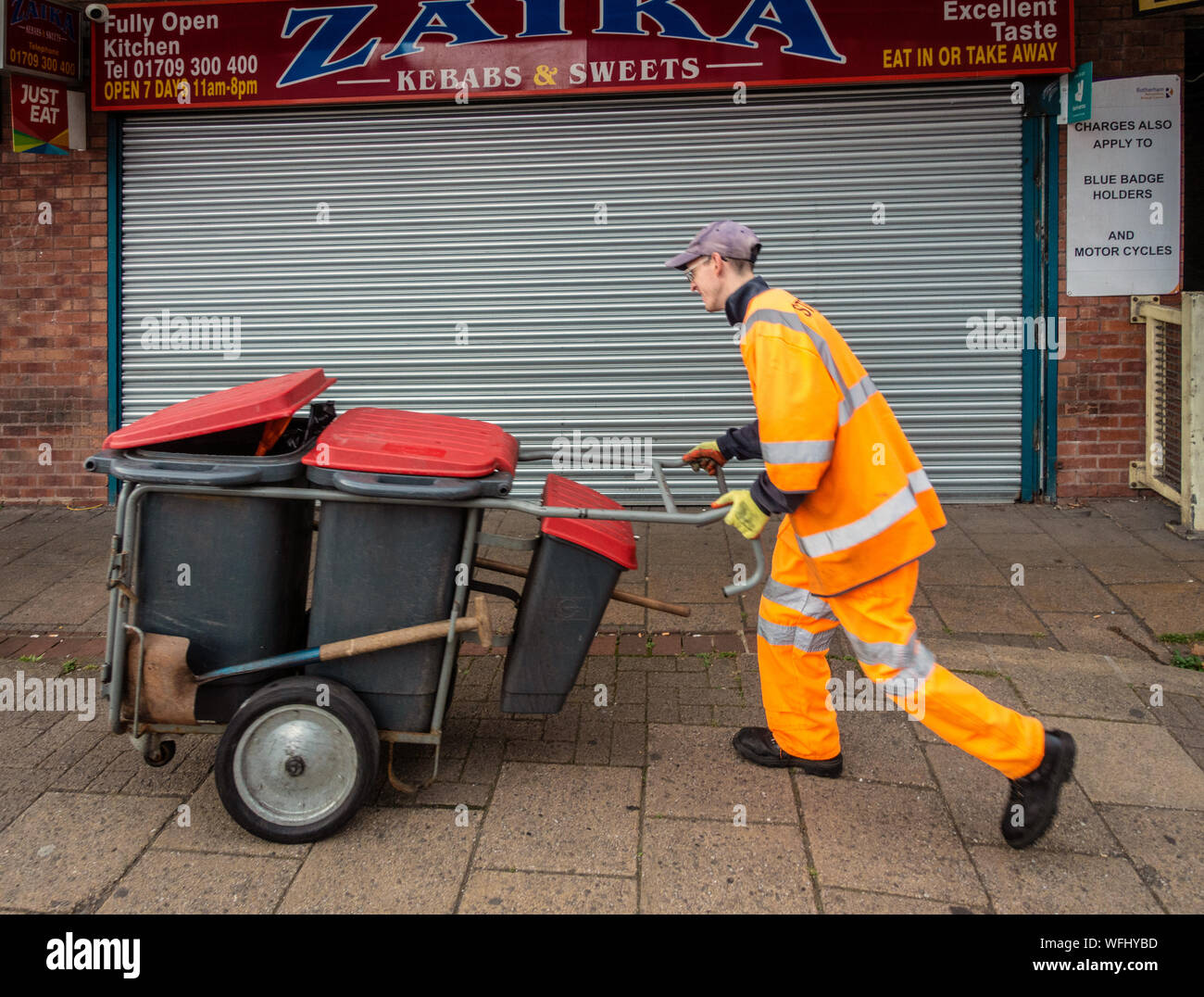 Carro de limpieza de calles fotografías e imágenes de alta resolución -  Alamy