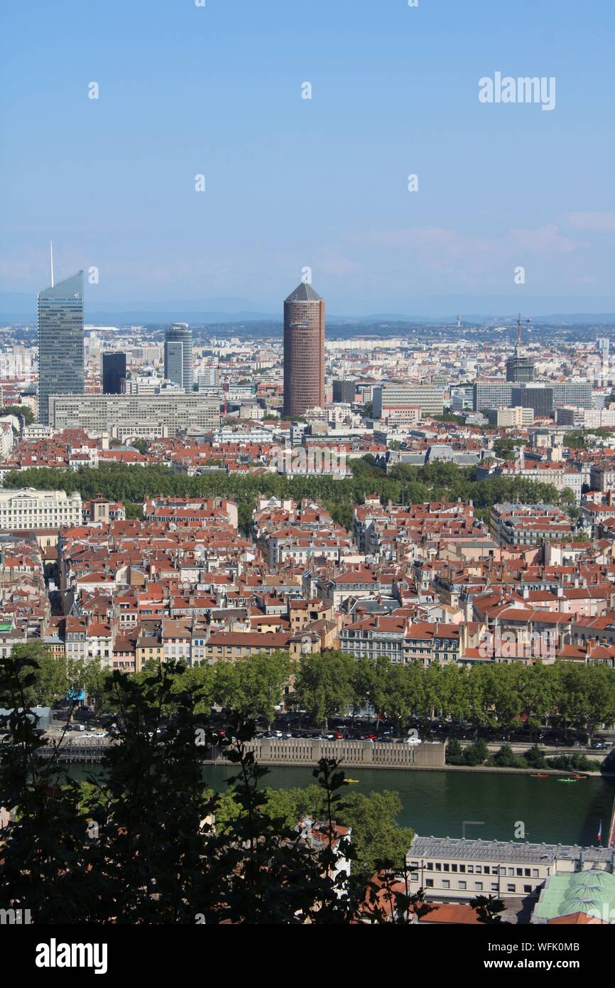 Vista del distrito Lyon Part Dieu y la torre Incity desde Fourvière Foto de stock
