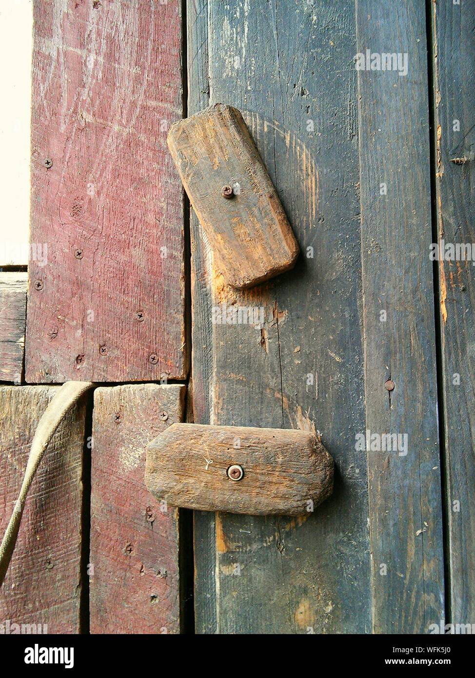 Pestillo de madera fotografías e imágenes de alta resolución - Alamy