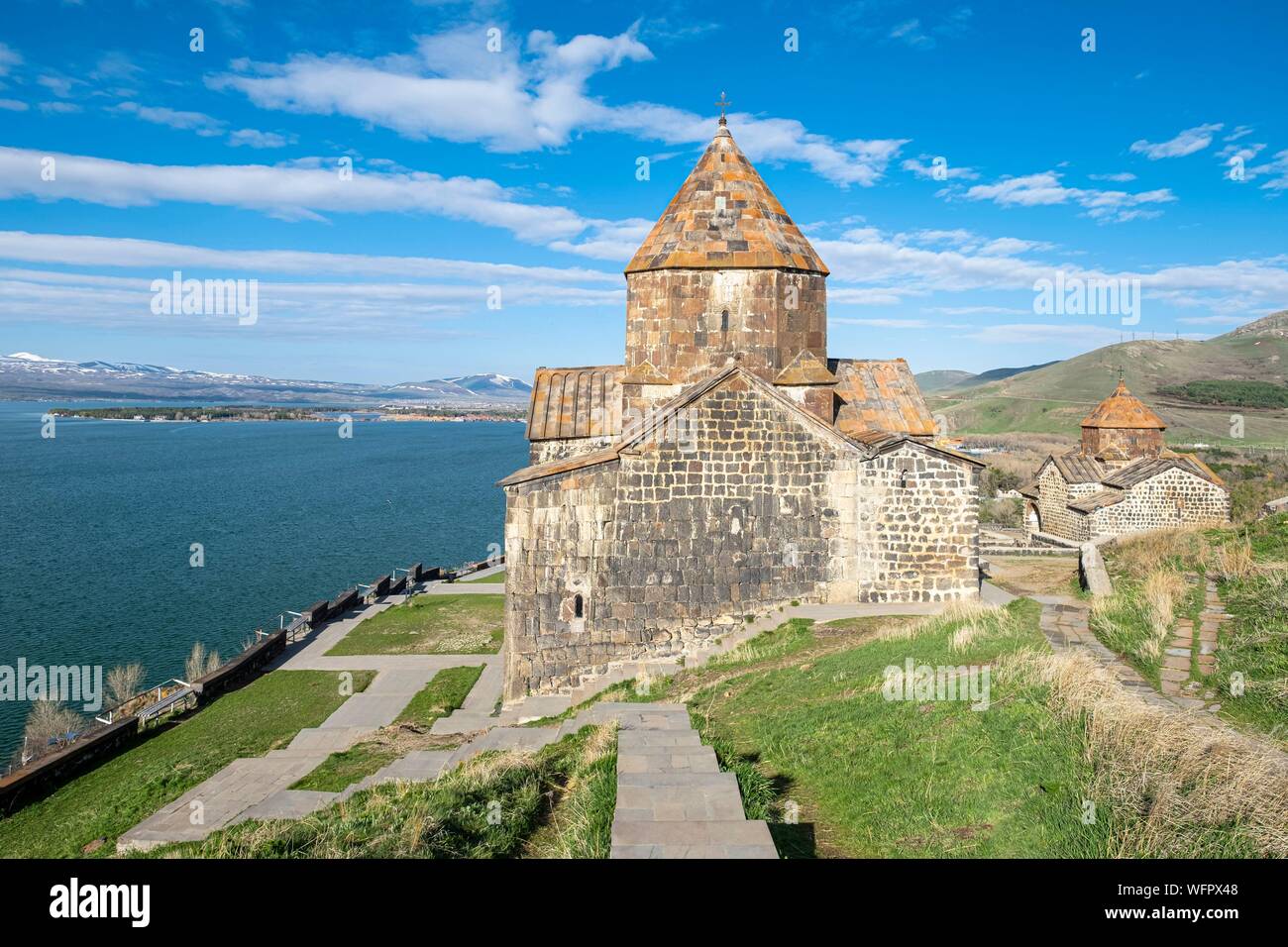 Armenia, Gegharkunik región, Sevan, Sevanavank monasterio a orillas del lago Sevan Foto de stock