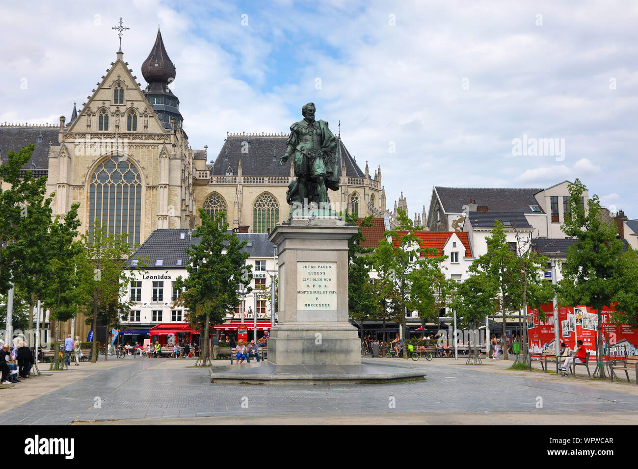 Estatua de Peter Paul Rubens en Groenplaats, Antwerp, Bélgica. Foto de stock