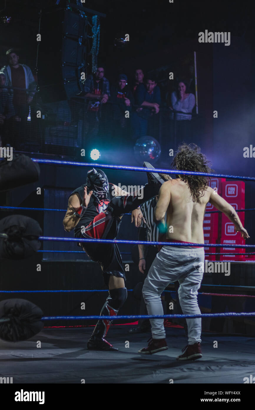 CHILE wrestling CNL Red Rocket patea un Pedro Pablo Subercaseaux Foto de stock