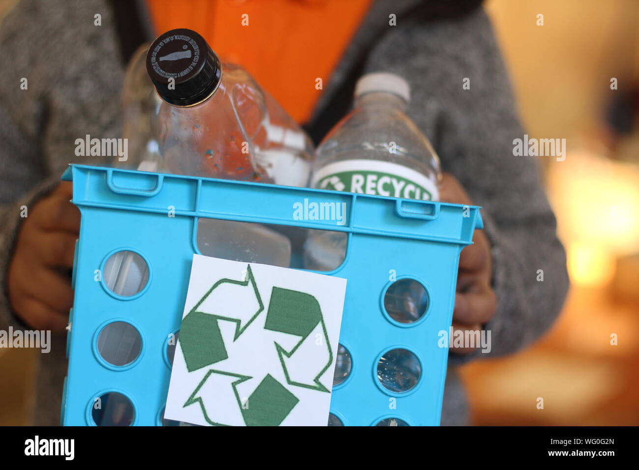 Canasta De Botellas De Plástico Fotos e Imágenes de stock - Alamy