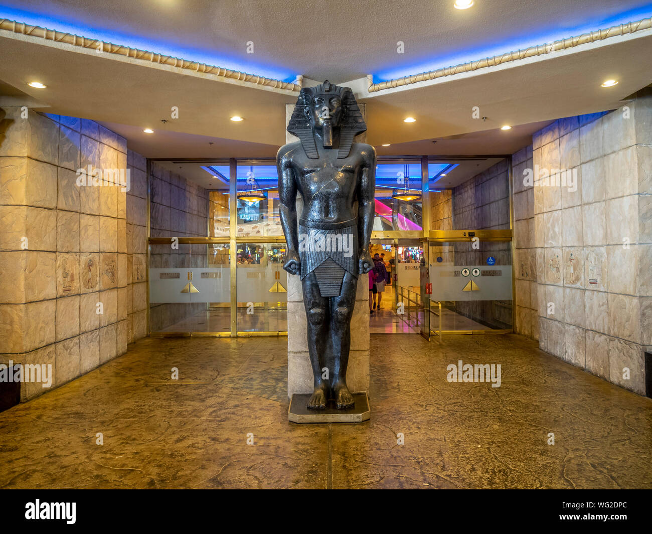 Detalles del interior de la famosa Luxor Hotel en Las Vegas Strip. El Luxor es un hotel increíble pirámide, que alberga el Chris Angel show. Foto de stock