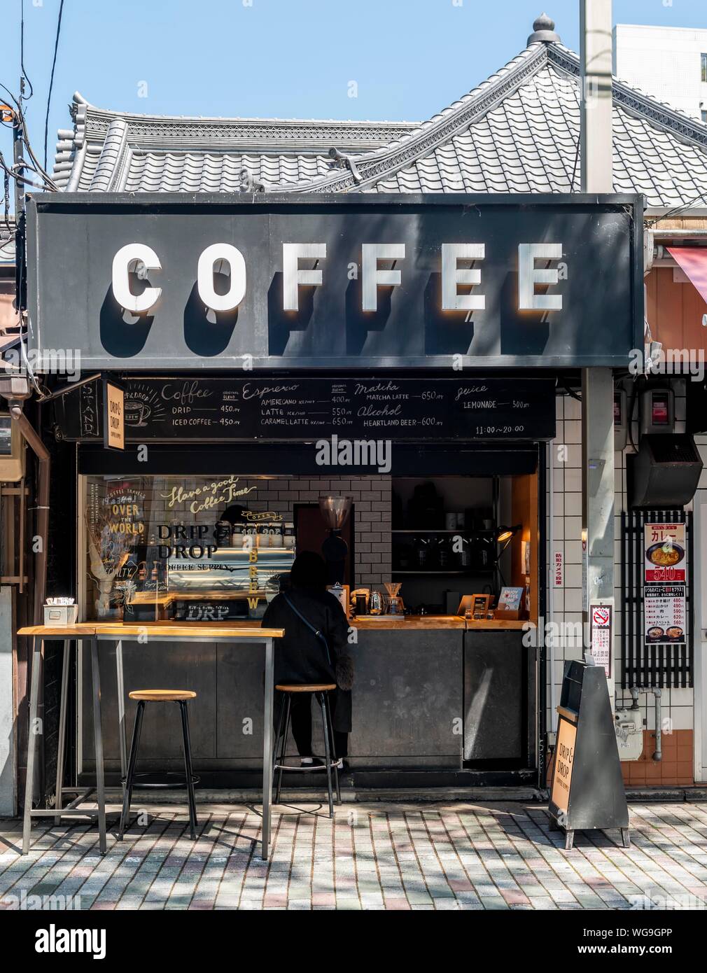 Pequeña cafetería Café, Kyoto, Japón Foto de stock