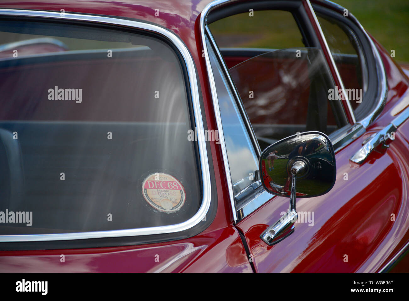 Cerrar detalle de un Volvo P1800 en un coche clásico show Foto de stock