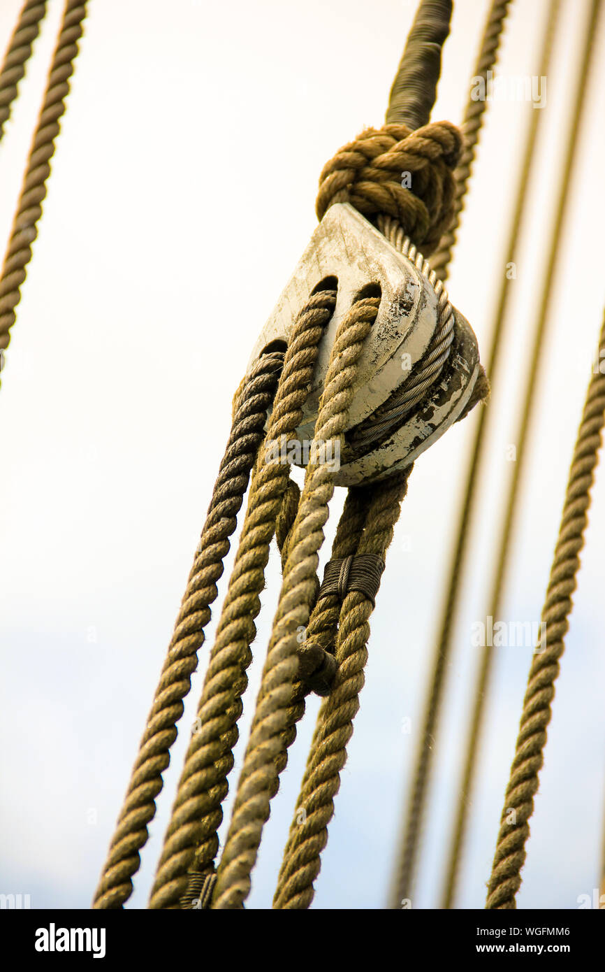 Polea de barco de pesca fotografías e imágenes de alta resolución - Alamy
