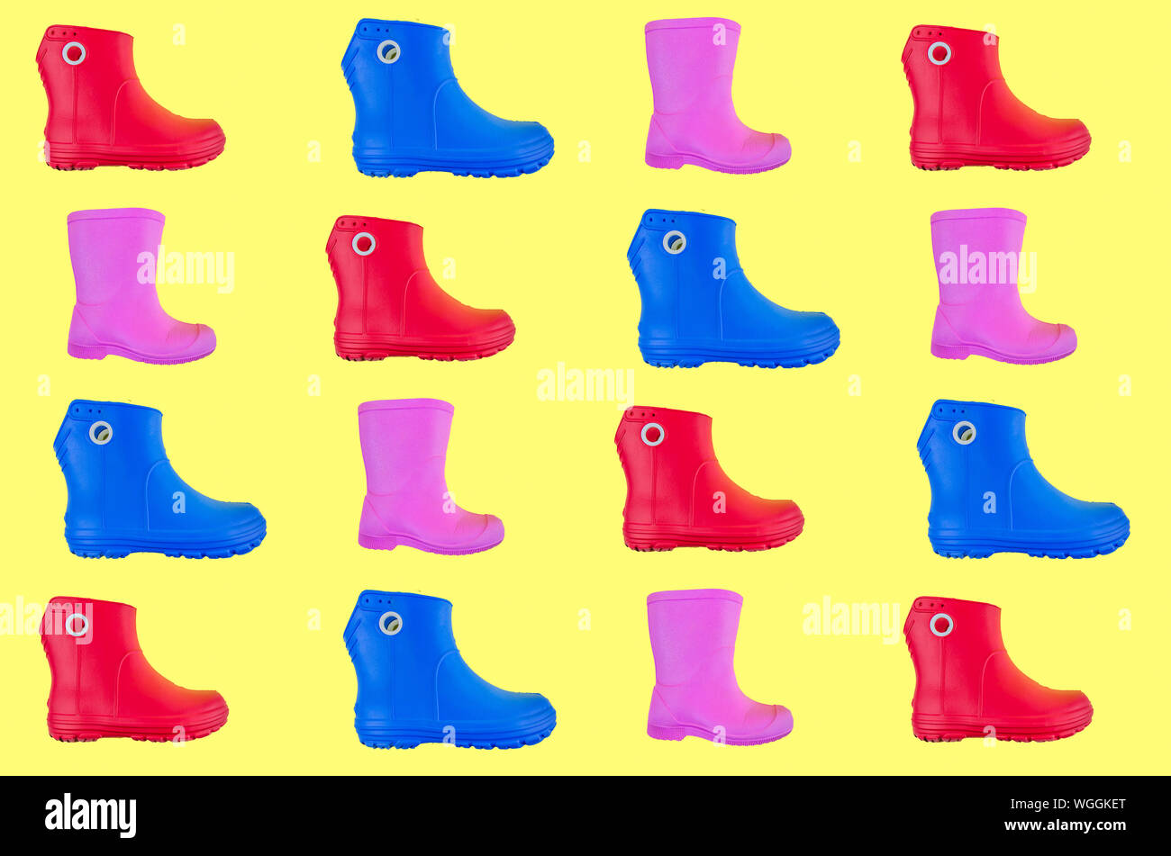 Patrón botas de goma EVA para la familia sobre fondo amarillo Fotografía de  stock - Alamy