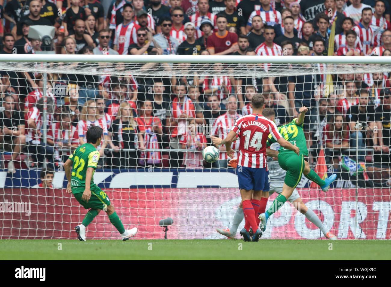 Madrid, España. 01 Sep, 2019. Madrid, España; el 01/09/2019.El fútbol de la Liga match 03 2019-2020 Atletico de Madrid contra la SD Eibar, celebrado en el estadio Metropolitano de Wanda, en Madrid. Charles L.C. Eibar jugador objetivo Oblack Atletico de Madrid Jugador Crédito: Juan Carlos Rojas/Picture Alliance | uso en todo el mundo/dpa/Alamy Live News Foto de stock