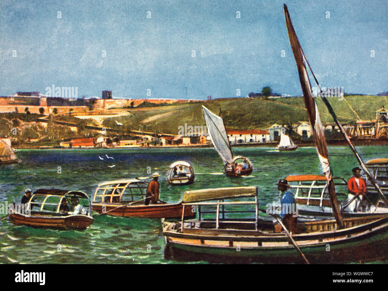 El puerto de La Habana rebosa con numerosos pequeños botes, llamado guadanos, un tipo peculiar al lugar, circa 1910 Foto de stock