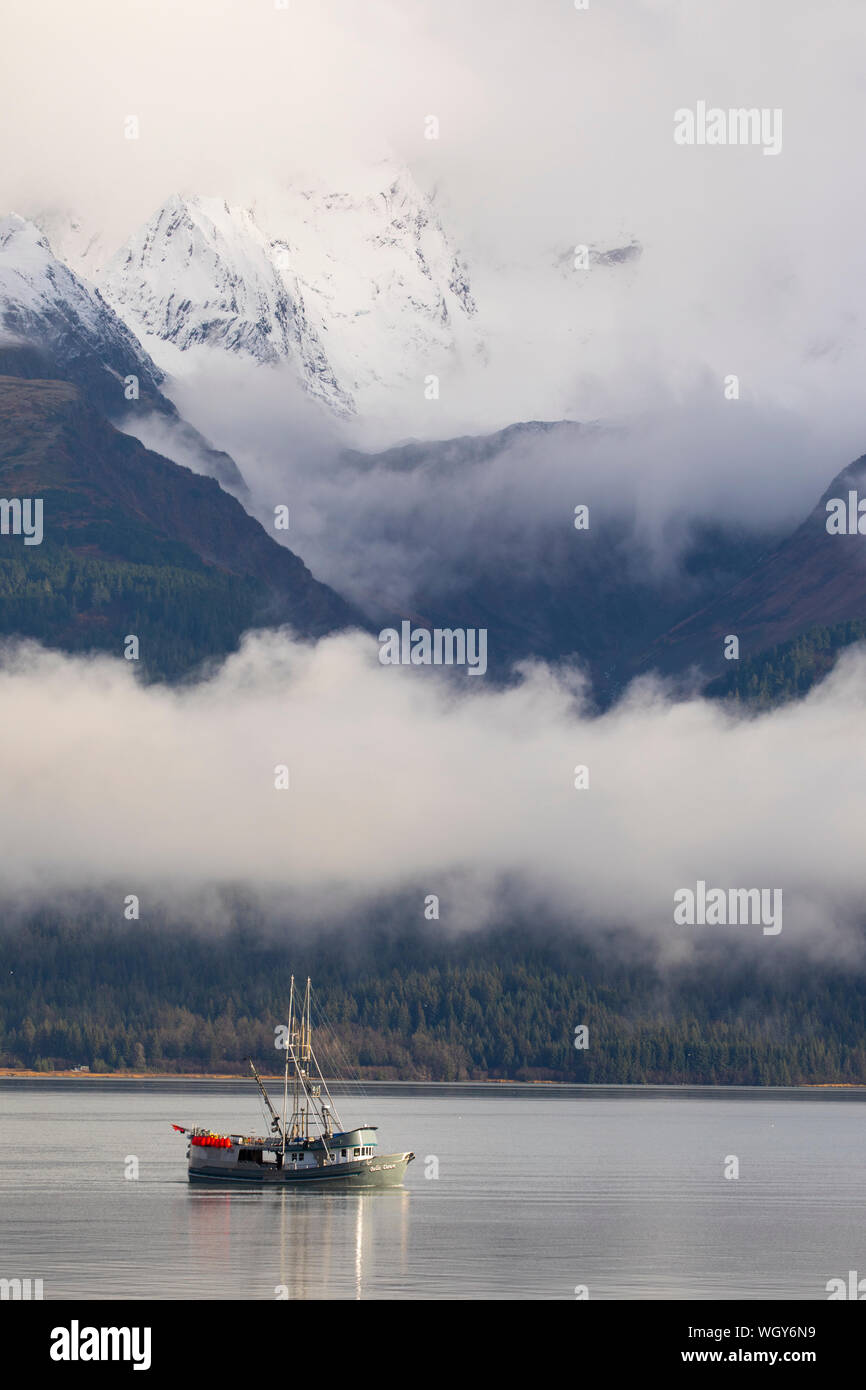Barco de pesca, Resurrección Bay, Seward, Alaska. Foto de stock