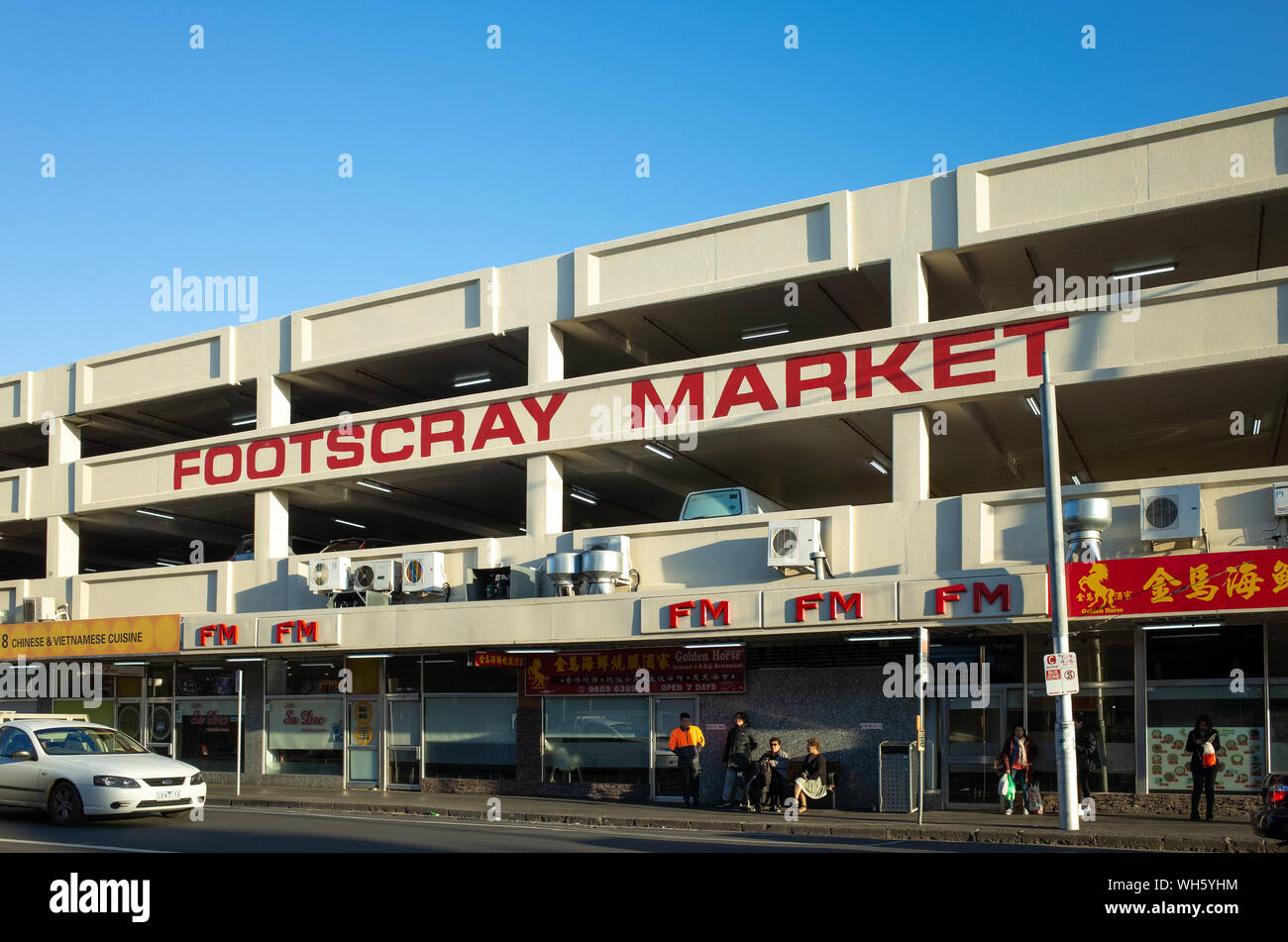 El edificio del mercado de Footscray. Es una gran piscina interior con productos frescos y de mercado de mariscos. Foto de stock