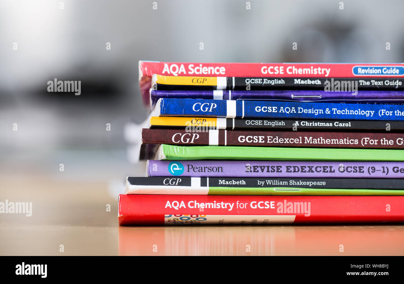 Una selección de libros de guía de estudio GCSE Foto de stock