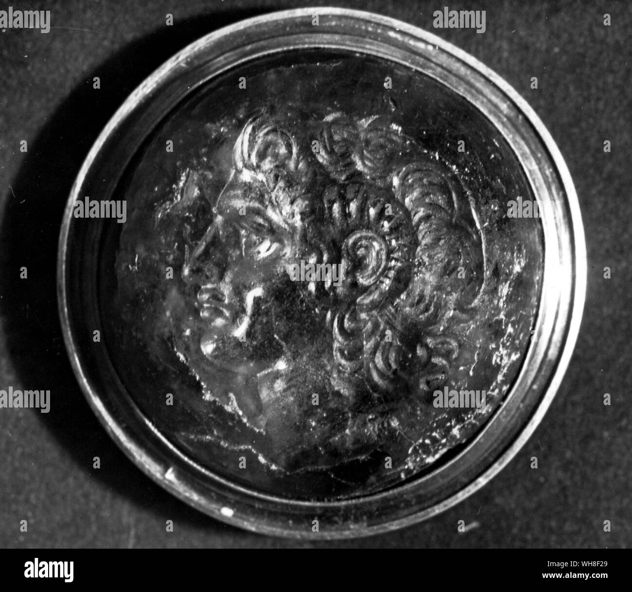 Quartz ringstone talladas con la cabeza de Alejandro Magno (356 BC-323 BC), rey de Macedonia 336-323 BC, vistiendo los cuernos de Amón. El carácter de Alexander, por Mary Renault. Foto de stock