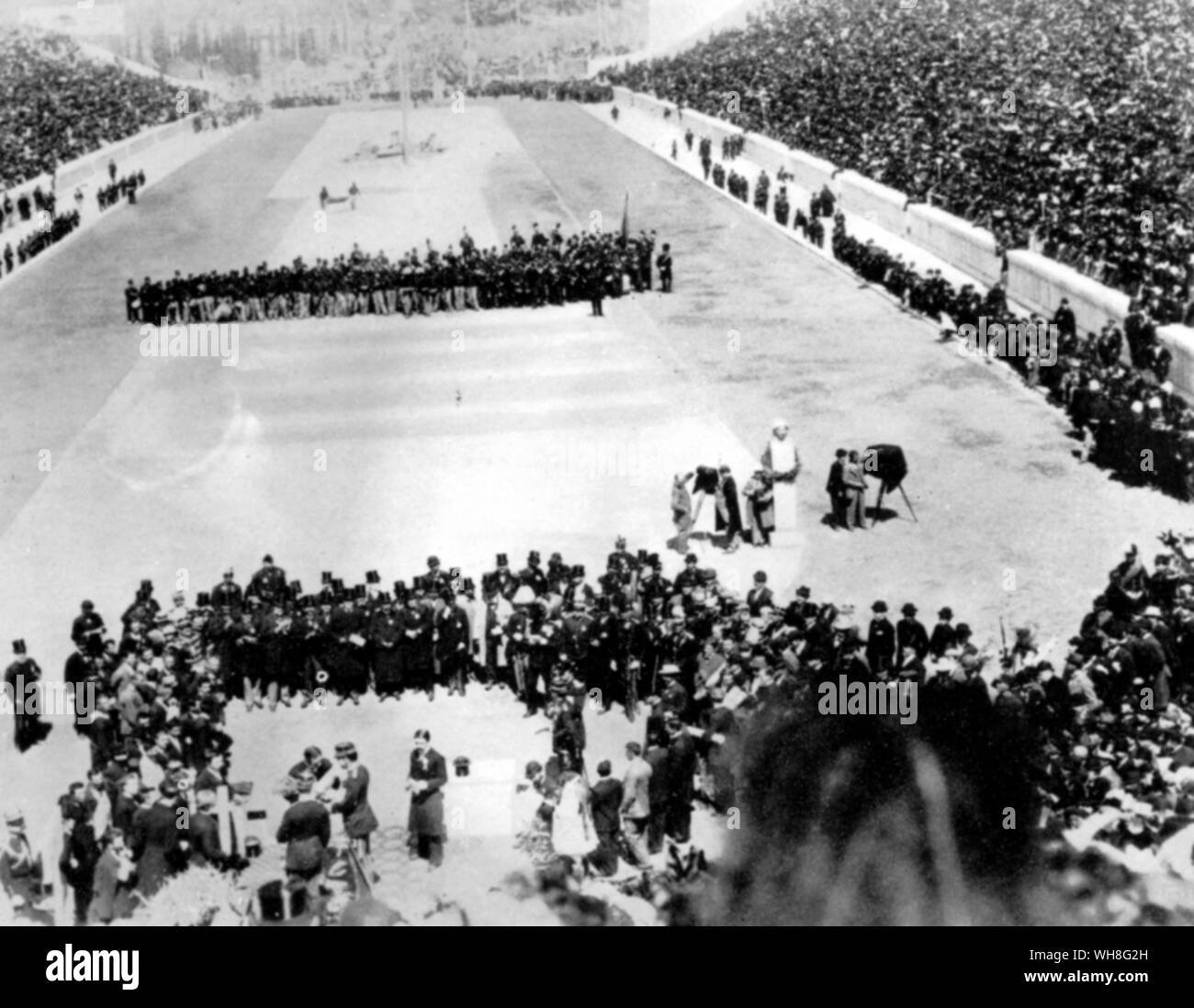 Ceremonia de apertura en los primeros Juegos Olímpicos modernos, Atenas, 1896. . . . . . Foto de stock