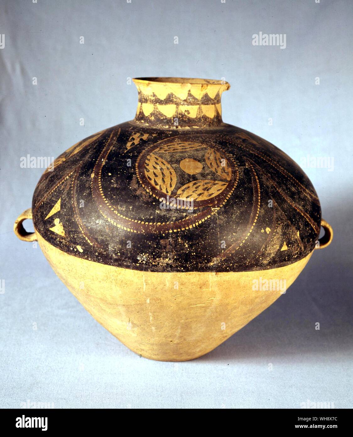 Pintado Pan-shan vasija de barro, pre-Shang Foto de stock