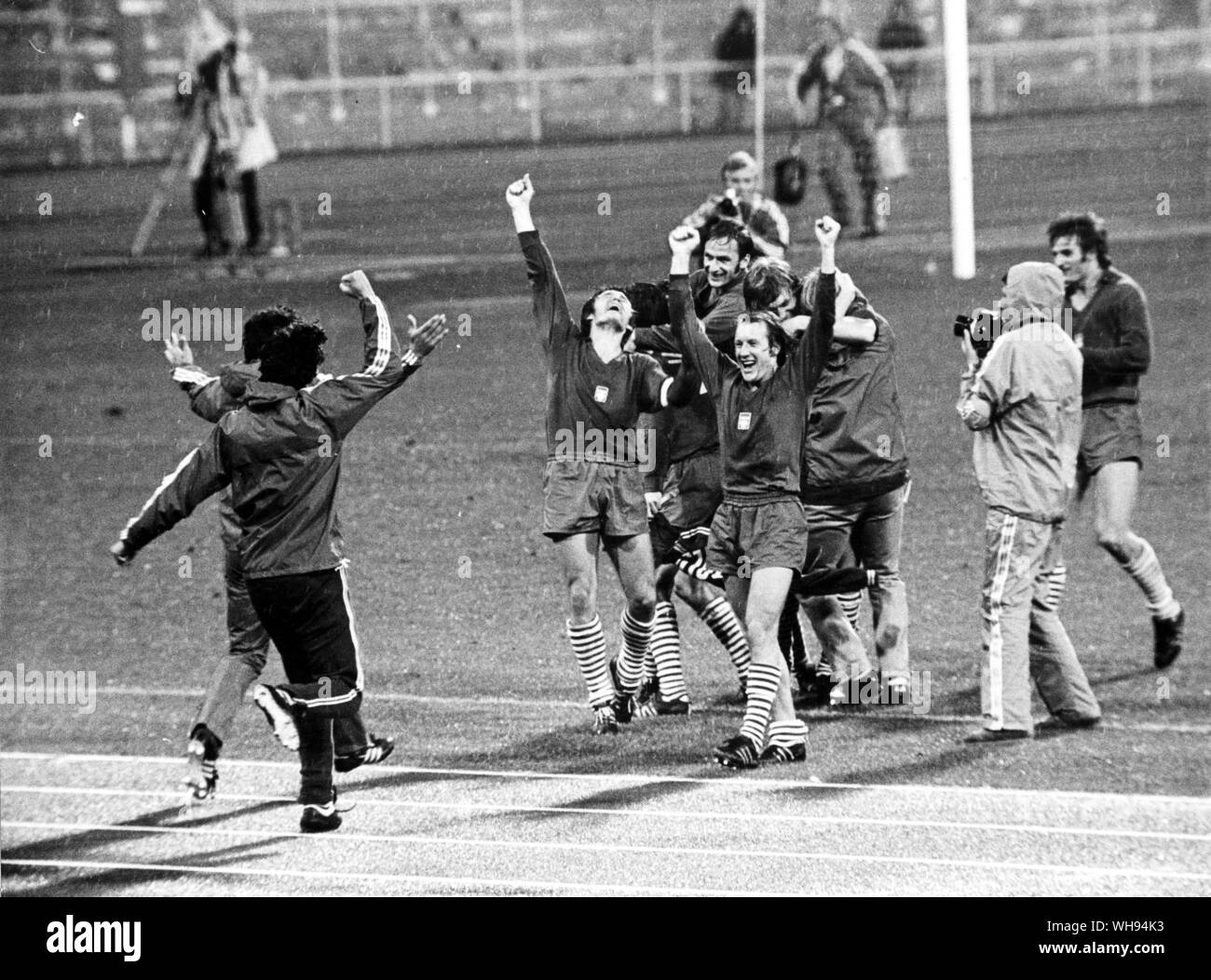 Septiembre 1972: Juegos Olímpicos de Munich: Polonia celebra su victoria por 2-1 sobre Hungría en la final de la competición de fútbol. Foto de stock