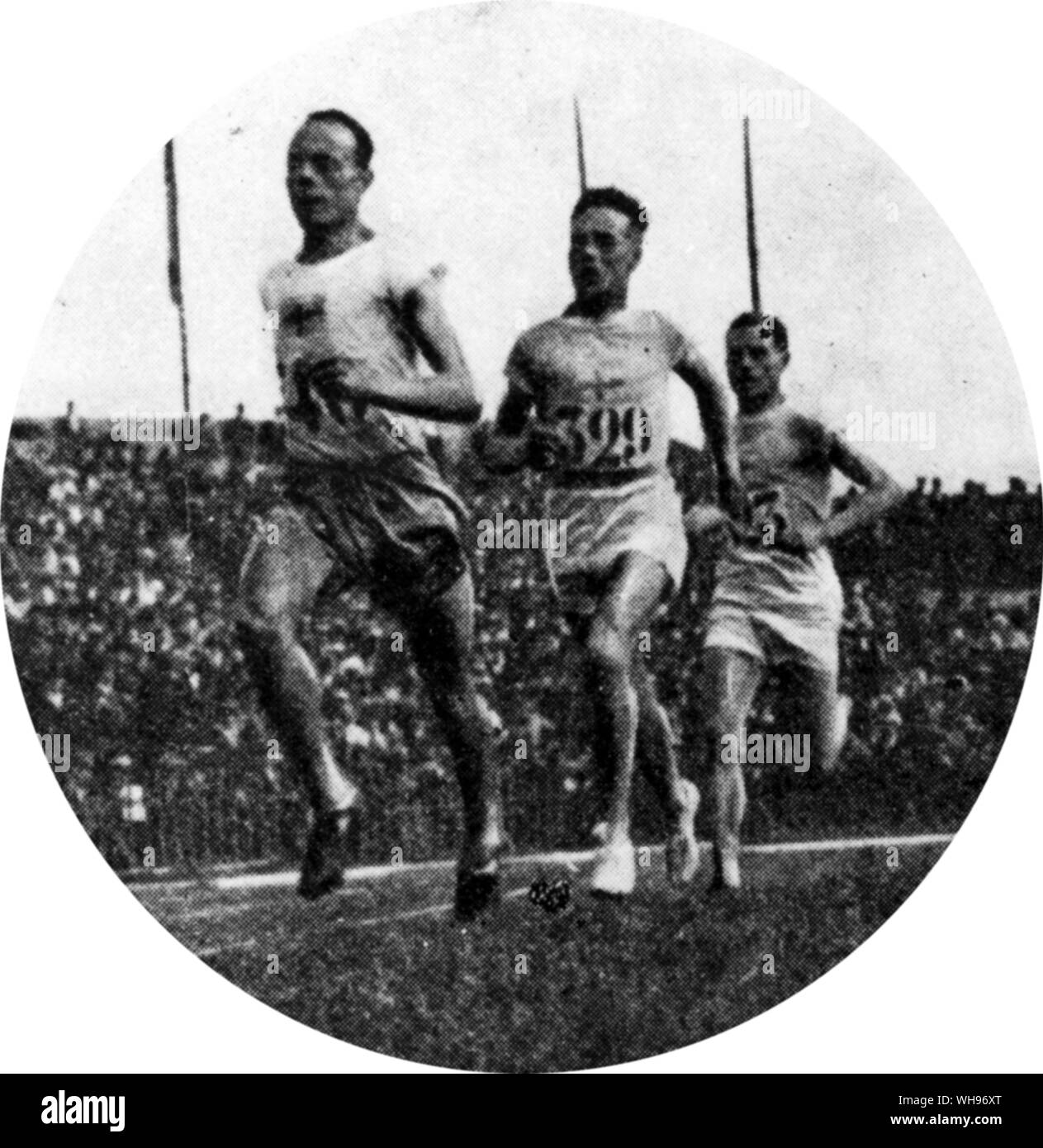 Juegos Olímpicos de París, Francia, 1924: Men's 5000 metros finales. Amplia en cabeza, seguido por Ritola y Nurmi. Foto de stock