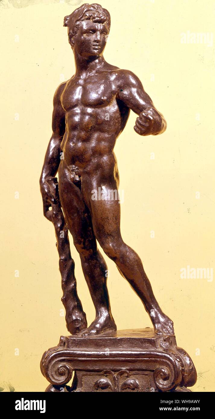 Escultura de Bertoldo de Hércules con las manzanas de las Hespérides Florencia tardía de bronce del siglo 15 Foto de stock
