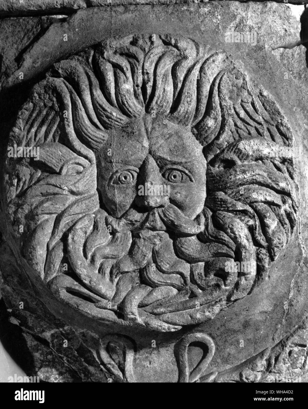 Máscara de una deidad barbudo ( Medusa ) desde el frontón del Templo de Sulis Minerva Foto de stock