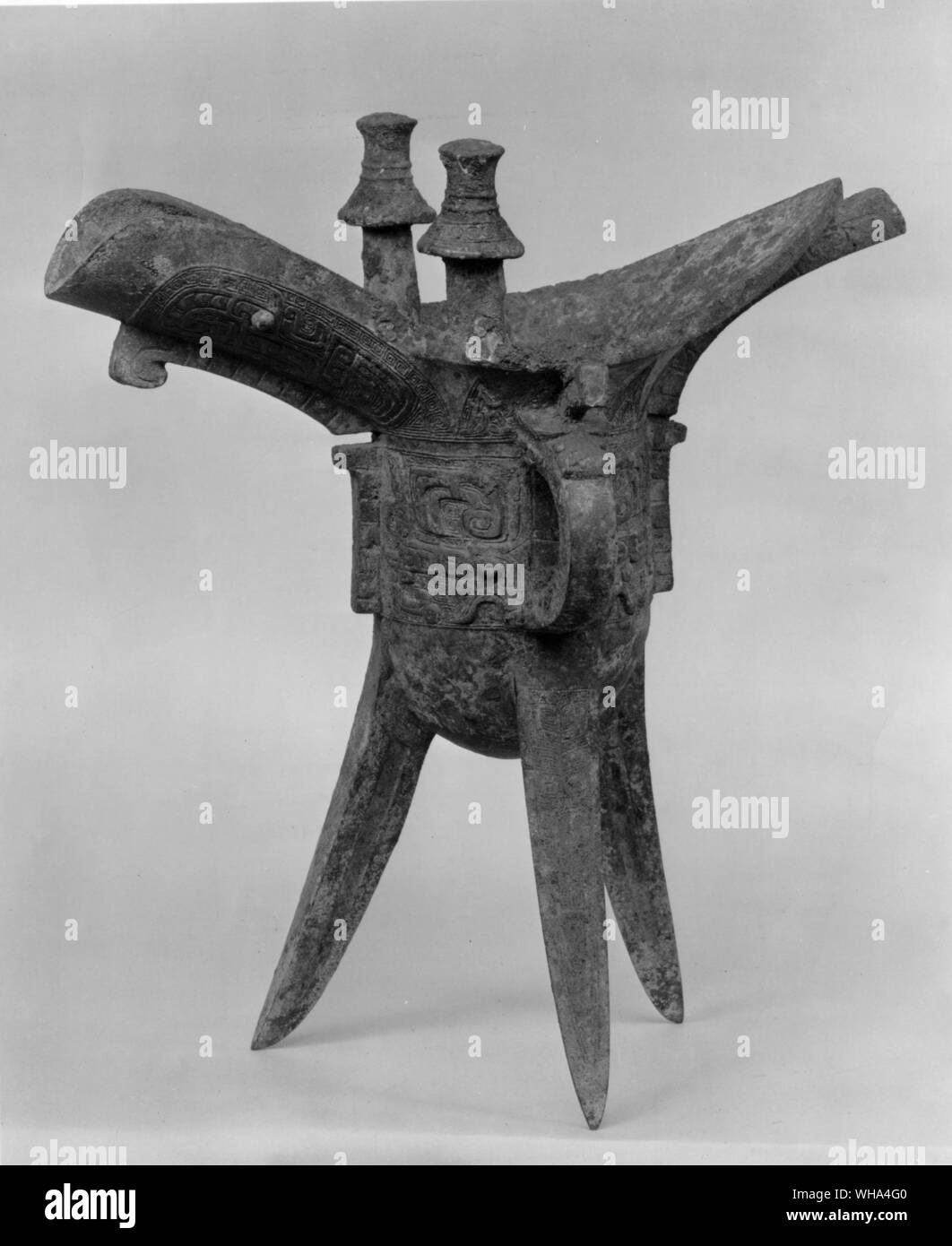 Principios chinos de la dinastía Chou 1122-947 A.C. Libération Cup ( Chueh ). Uno de los conjuntos de sacrificio vessles encontrados en Feng-hsiang Provincia de Shensi Foto de stock