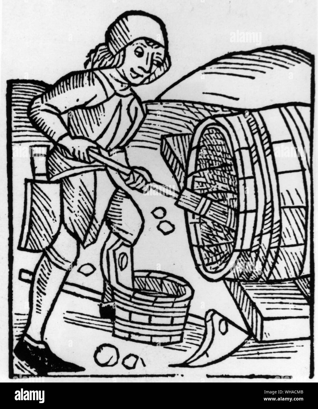 Limpieza de barricas de vino desde Livre de Prouffitz Champetres. Petrus de Crescentis 1529 Foto de stock