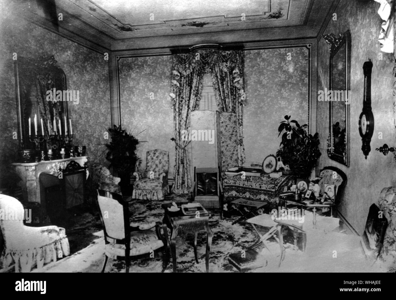 Sala de estar en la Pensión Joly, San Remo, compartido por Modesto, Kolya y Tchaikovsky. Foto de stock