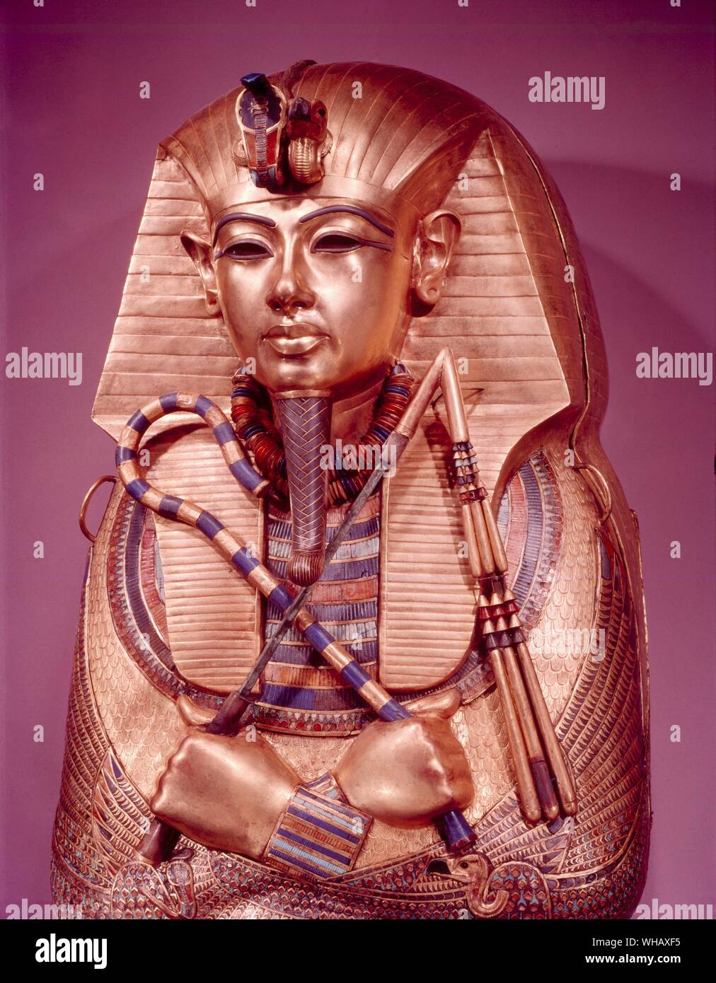 Tutankamón Pl. LVI: El sarcófago de oro (encontrado por Howard Carter) - Foto tomada en 1963 - Foto de stock