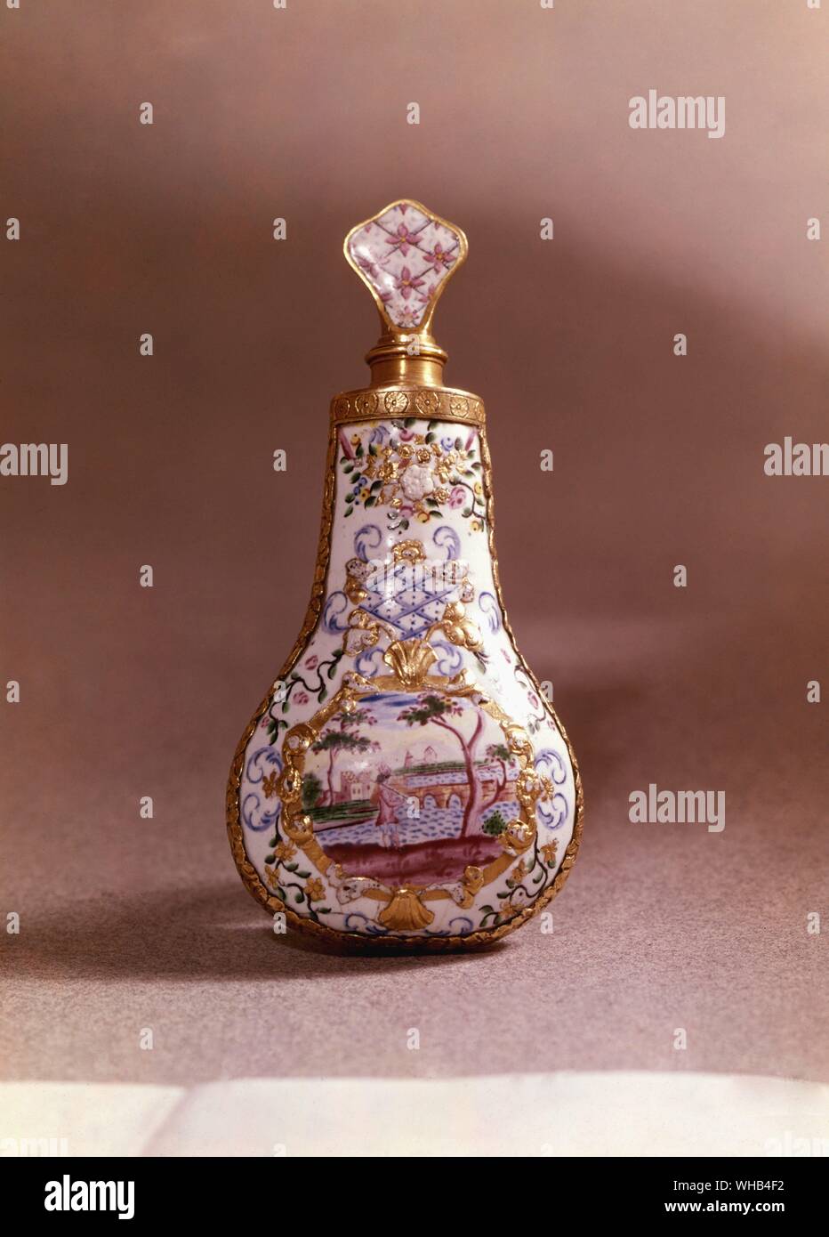 Botella de Perfume alemán : Esmalte con montajes de oro , Alemán Fromery taller Foto de stock