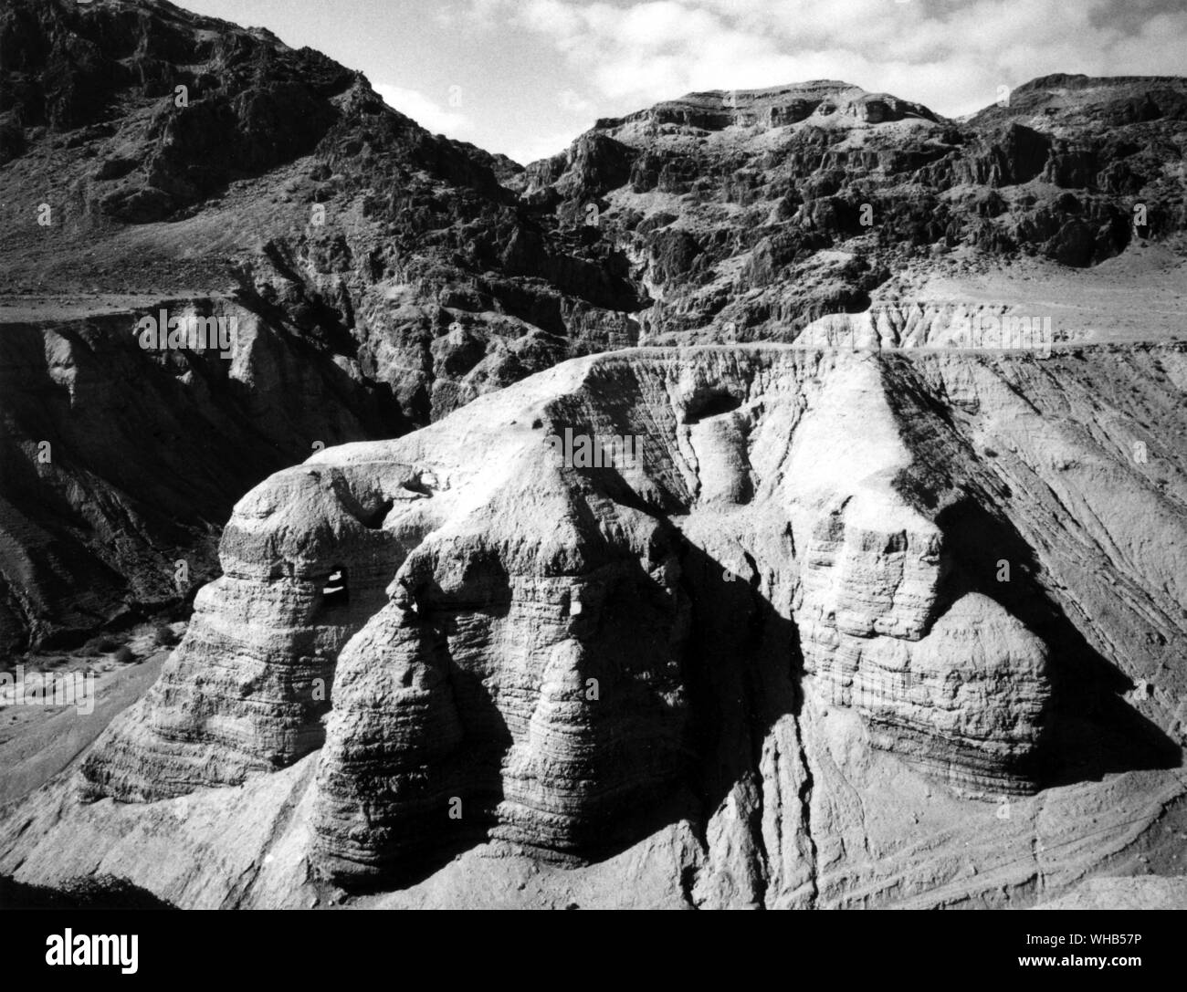 Las cuevas de Qumran, los Manuscritos del Mar Muerto. Situado al noroeste del Mar Muerto, en la Ribera Occidental, Israel. . Foto de stock